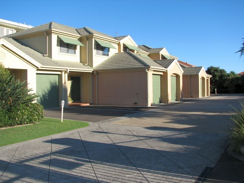 2/8 Beachside Way, Yamba NSW 2464