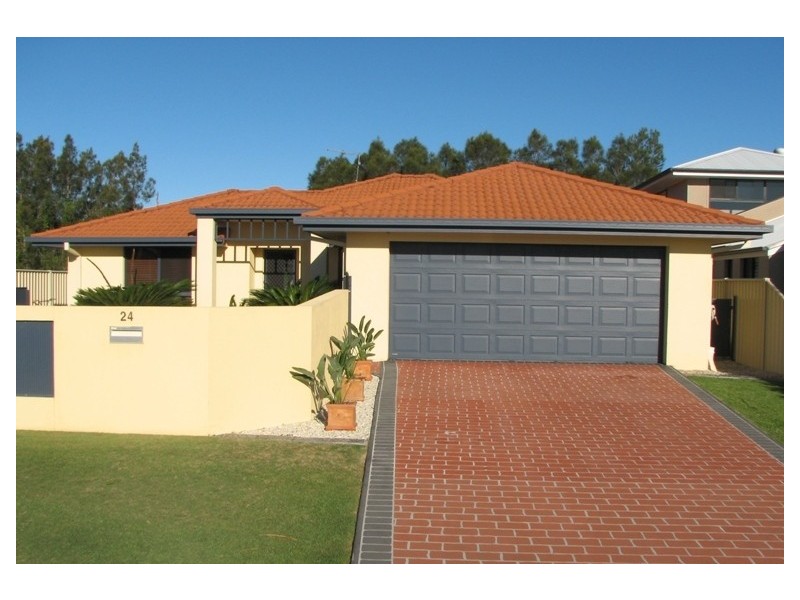 24 Bayview Drive, Yamba NSW 2464