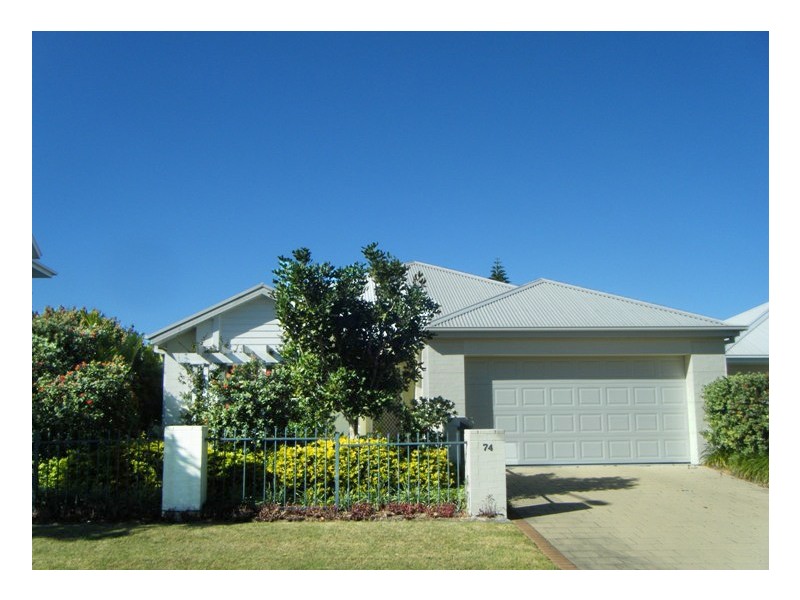74 The Drive, Yamba NSW 2464