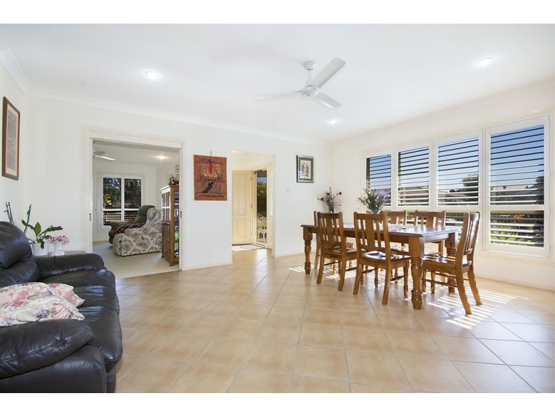 1 Kempnich Place, Yamba NSW 2464