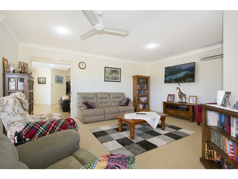 1 Kempnich Place, Yamba NSW 2464