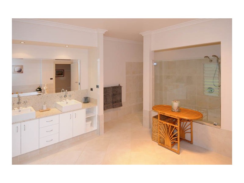 9 Whispering Pines Place, Gulmarrad NSW 2463