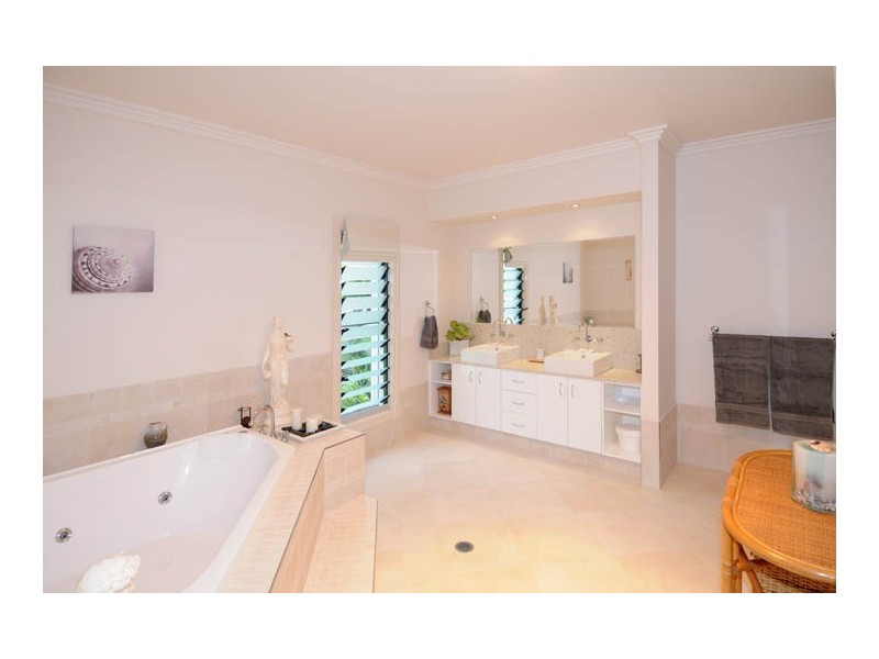 9 Whispering Pines Place, Gulmarrad NSW 2463