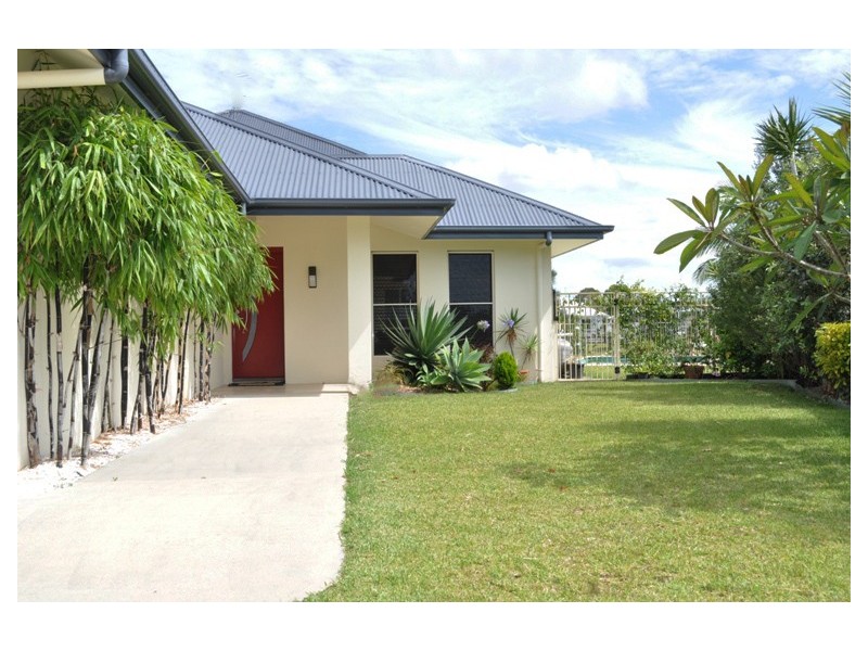 8 Newport Island Circuit, Yamba NSW 2464