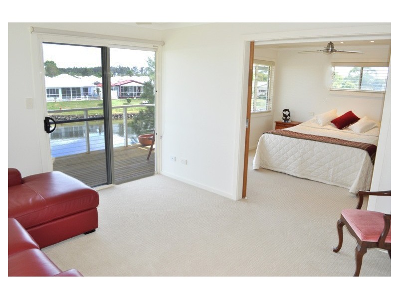 8 Newport Island Circuit, Yamba NSW 2464