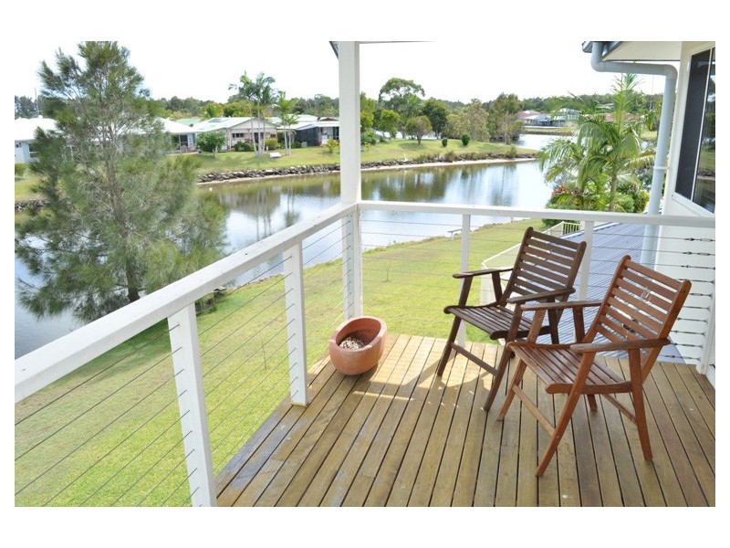 8 Newport Island Circuit, Yamba NSW 2464