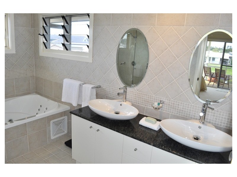 8 Newport Island Circuit, Yamba NSW 2464