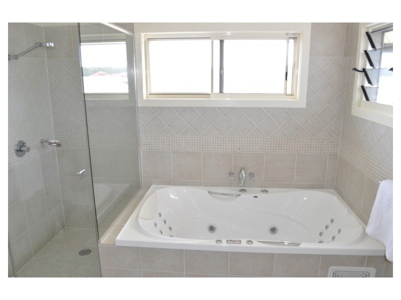 8 Newport Island Circuit, Yamba NSW 2464