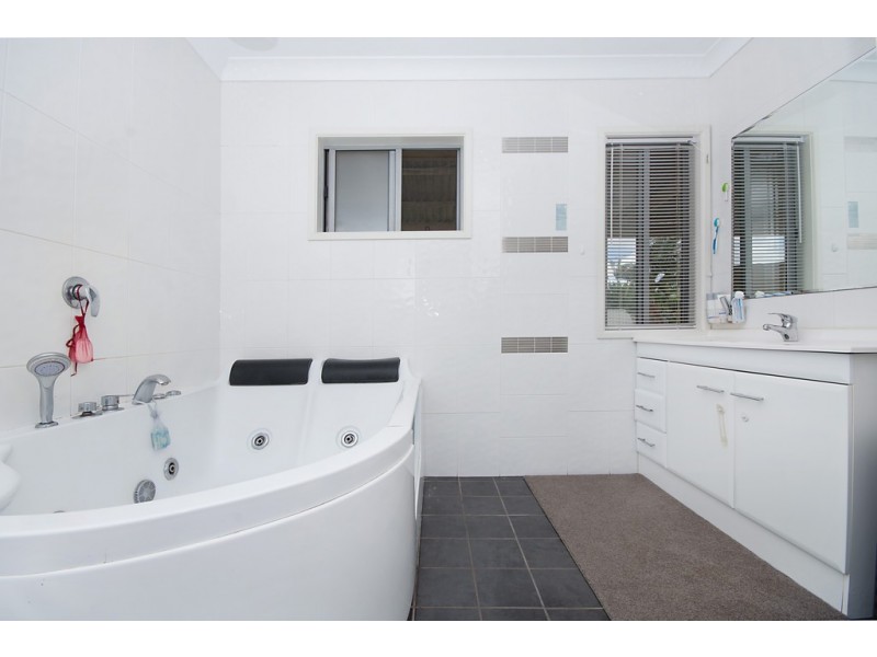 25 Shores Drive, Yamba NSW 2464