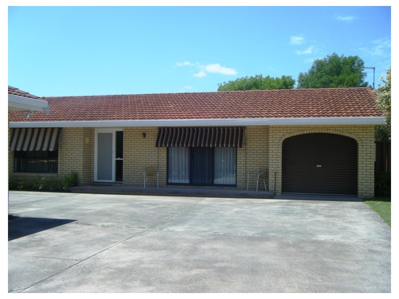 2/3 Melia Place, Yamba NSW 2464