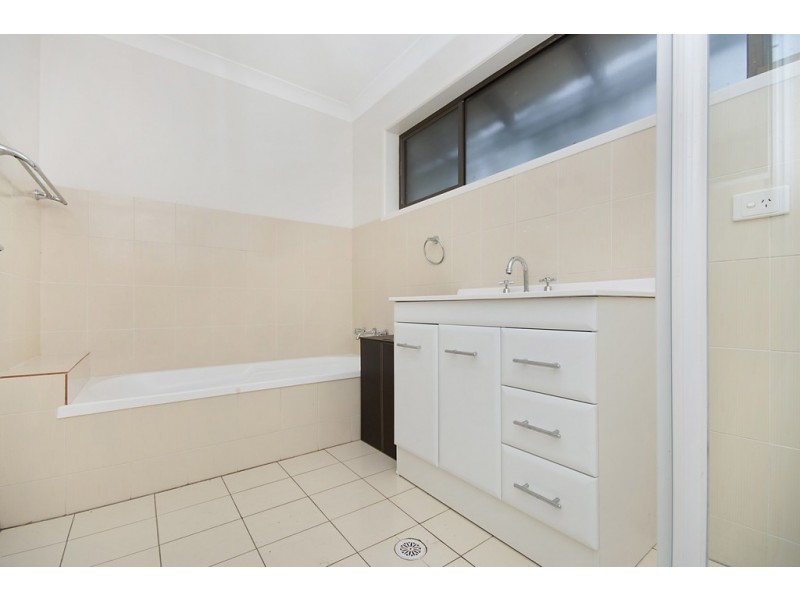 100 Lakes Boulevard, Wooloweyah NSW 2464