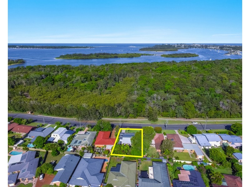 35 Shores Drive, Yamba NSW 2464