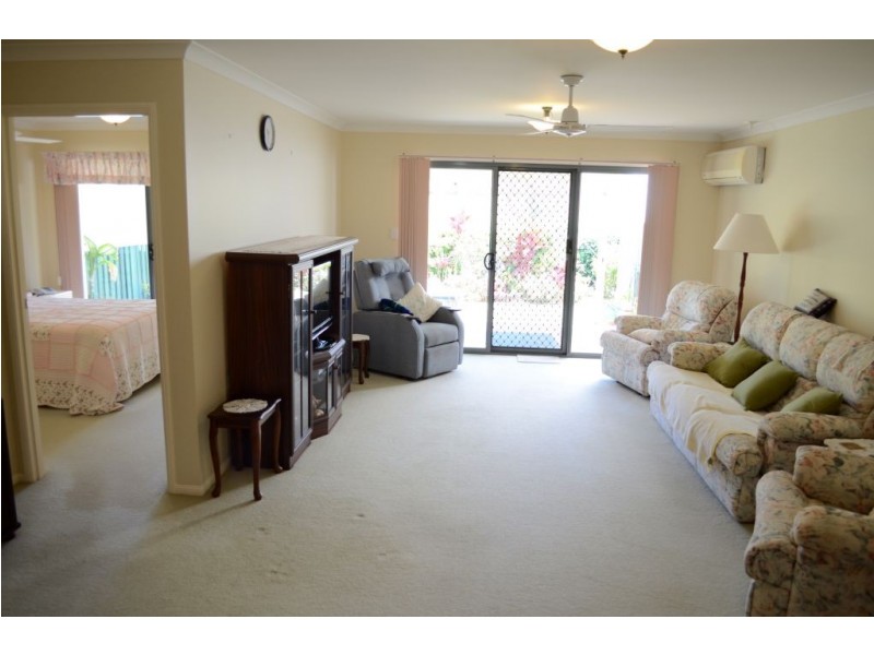 2/42 Beachside Way, Yamba NSW 2464