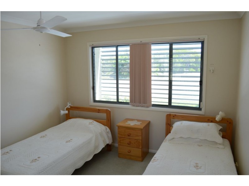 2/42 Beachside Way, Yamba NSW 2464