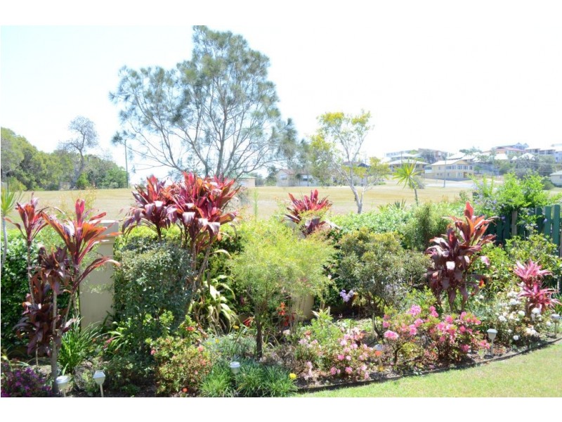 2/42 Beachside Way, Yamba NSW 2464