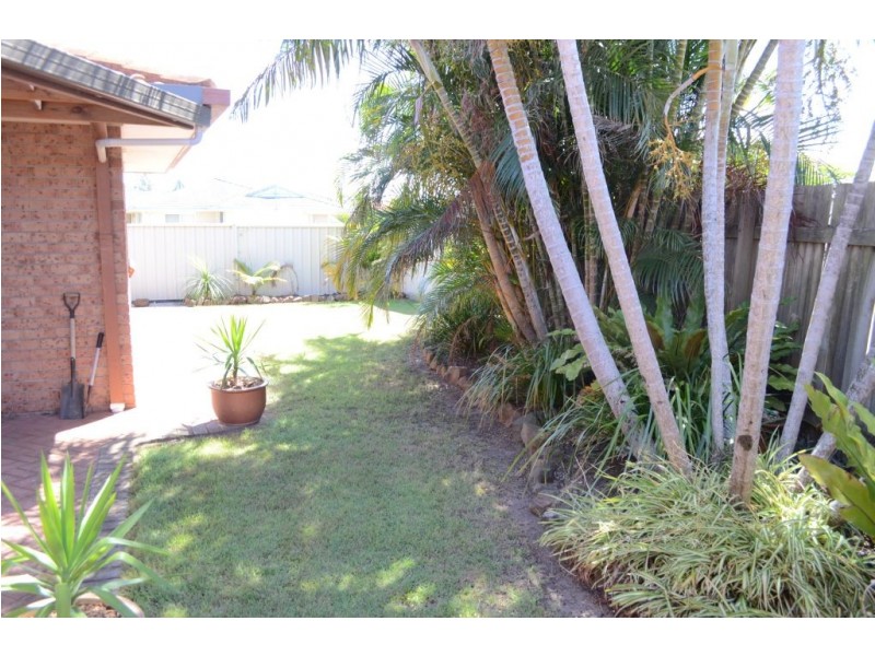 1/4 Plover Close, Yamba NSW 2464