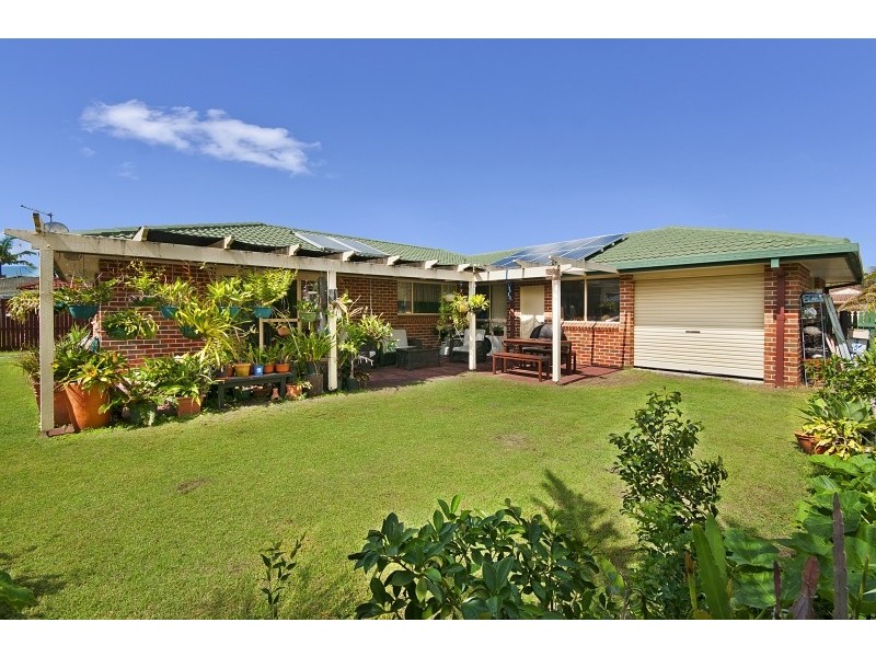 17 Admiralty Court, Yamba NSW 2464