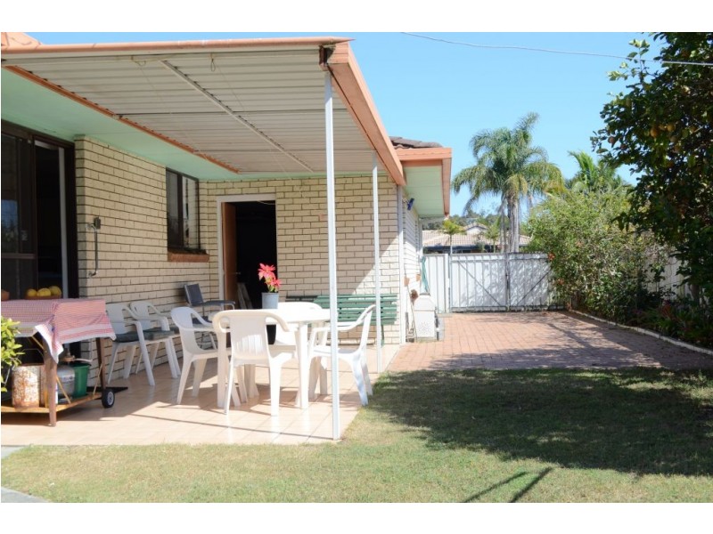 2 Palm Terrace, Yamba NSW 2464