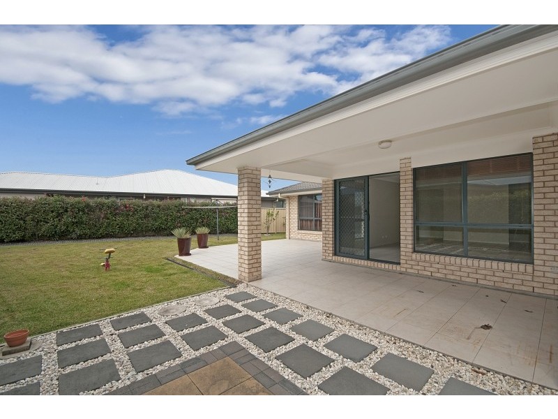 2 Investigators Place, Yamba NSW 2464