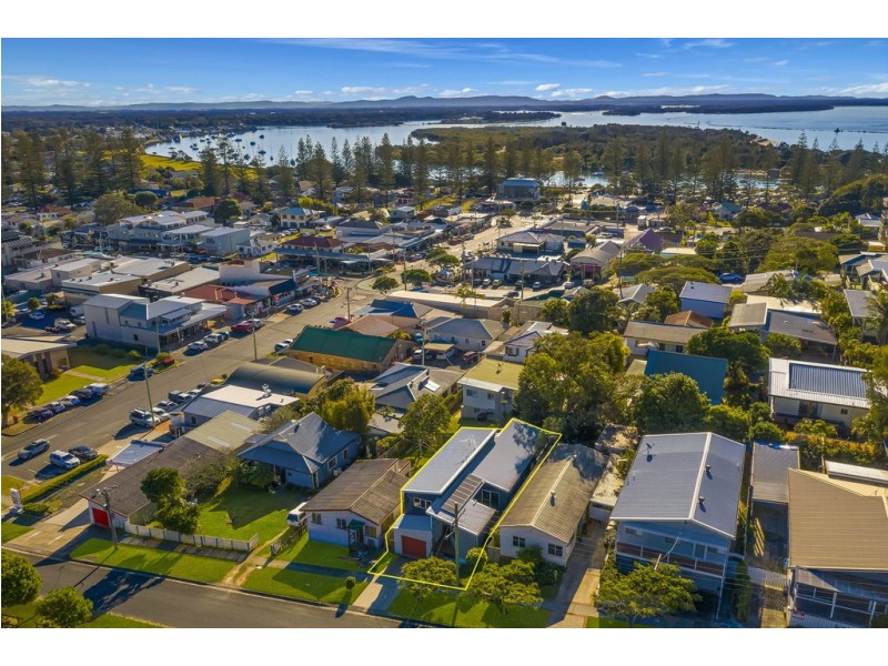 13 Beach Street, Yamba NSW 2464
