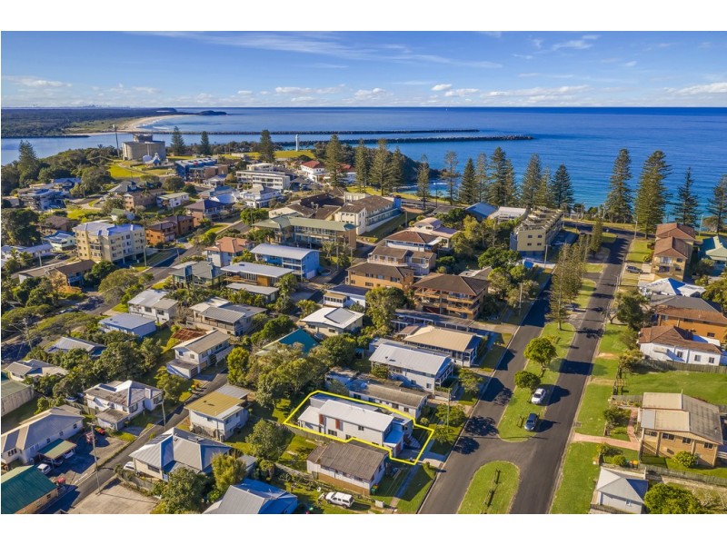 13 Beach Street, Yamba NSW 2464
