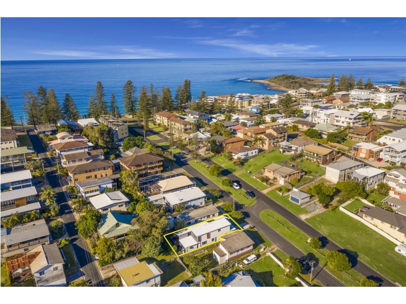 13 Beach Street, Yamba NSW 2464