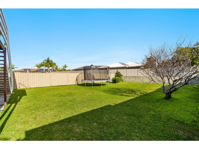 6 Carrs Drive, Yamba NSW 2464