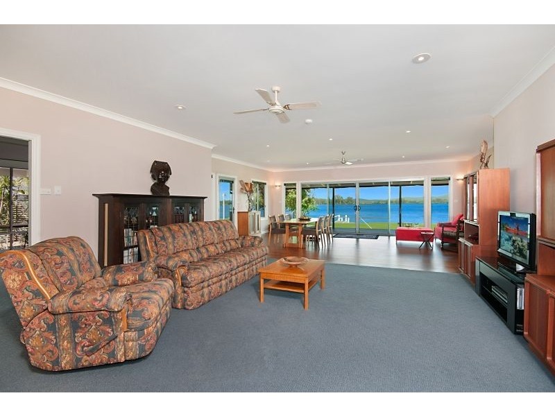 285 School Road, Palmers Island NSW 2463