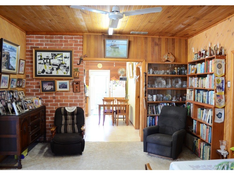 7 Beach Street, Yamba NSW 2464
