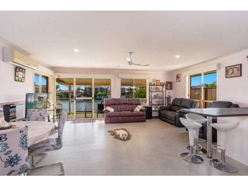 2/2 Nabilla Court, Yamba NSW 2464