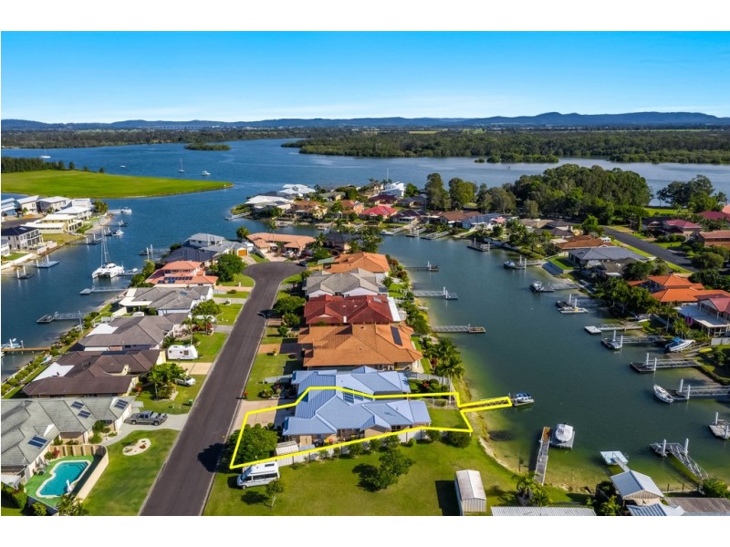 2/2 Nabilla Court, Yamba NSW 2464