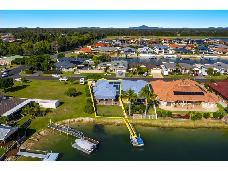 2/2 Nabilla Court, Yamba NSW 2464