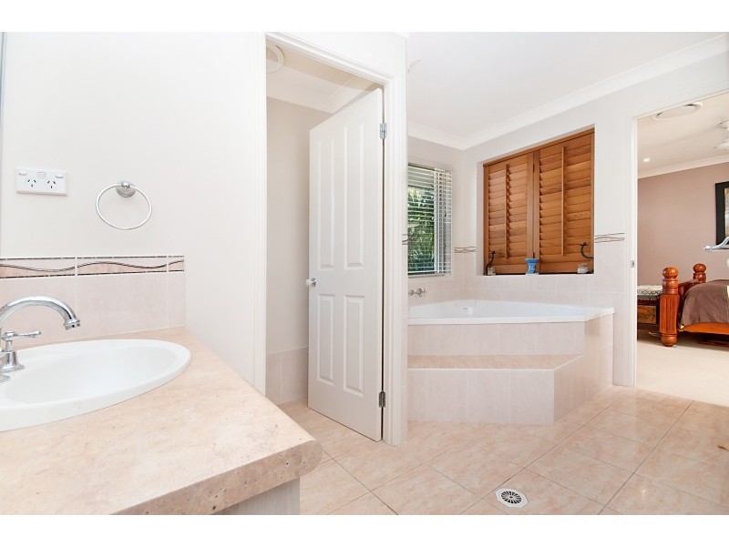 4 Newport Island Circuit, Yamba NSW 2464