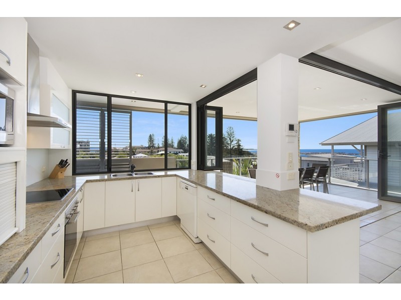 2/6 Henson Lane, Yamba NSW 2464