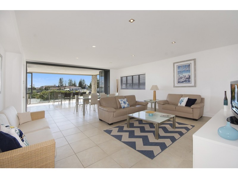 2/6 Henson Lane, Yamba NSW 2464