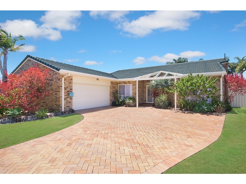 22 Admiralty Court, Yamba NSW 2464