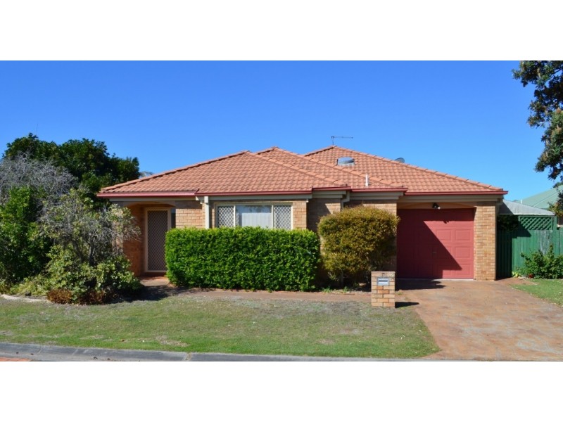 2 Bluewater Court, Yamba NSW 2464