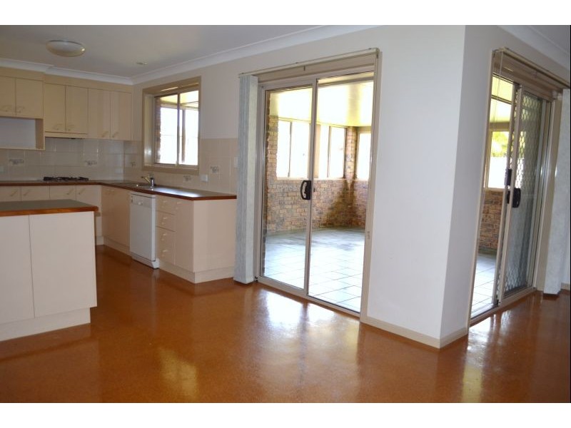 8 Kookaburra Ct, Yamba NSW 2464