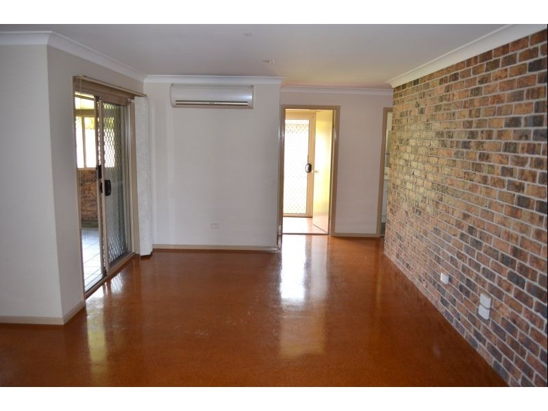 8 Kookaburra Ct, Yamba NSW 2464