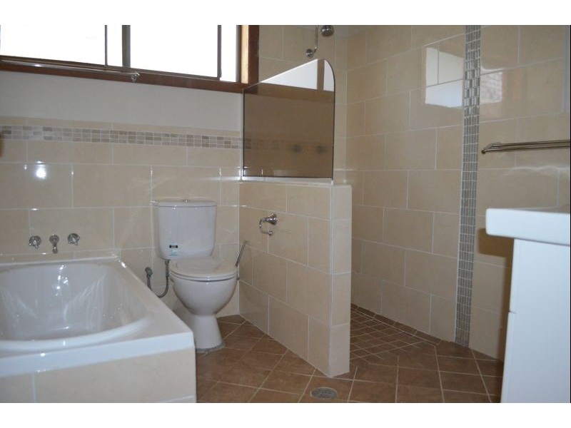 128 Lakes Blvd, Wooloweyah NSW 2464