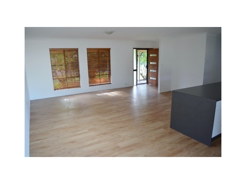 25 Shores Dr, Yamba NSW 2464