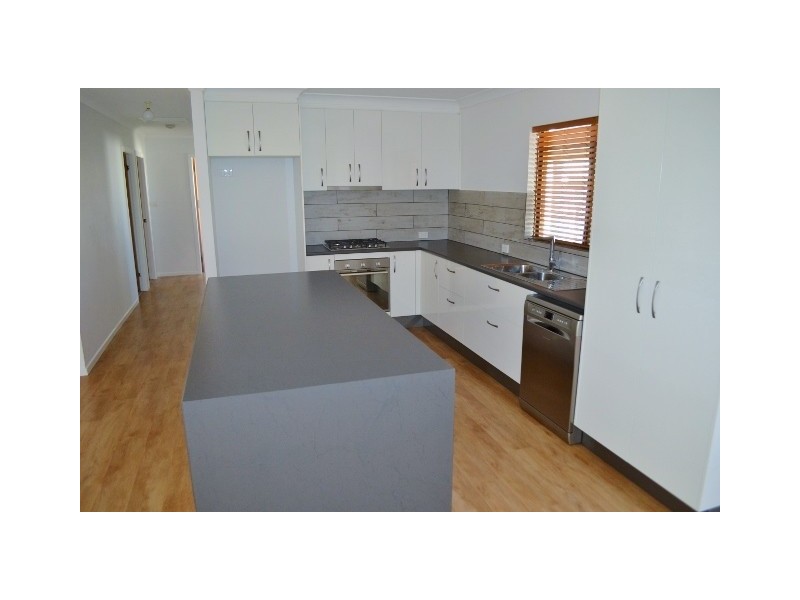 25 Shores Dr, Yamba NSW 2464