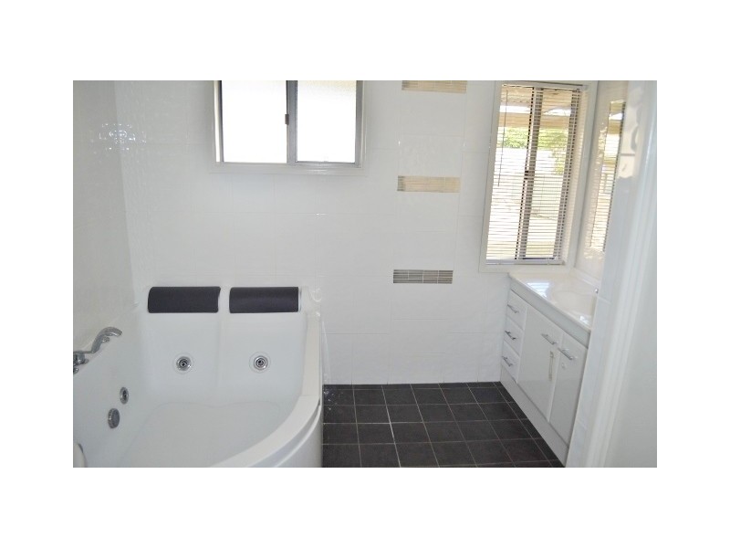 25 Shores Dr, Yamba NSW 2464
