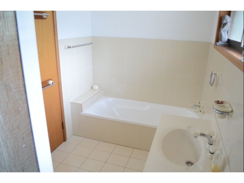 100 Lakes Boulevard, Wooloweyah NSW 2464
