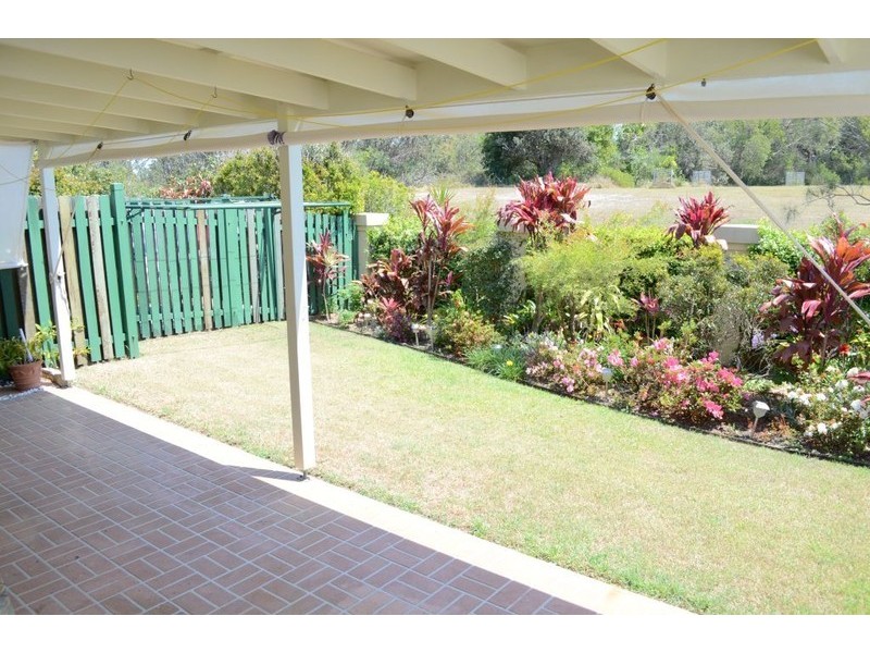 2/42 Beachside Way, Yamba NSW 2464