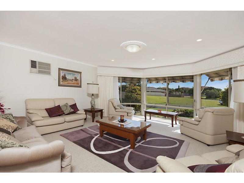 4 Edgewater Close, Yamba NSW 2464