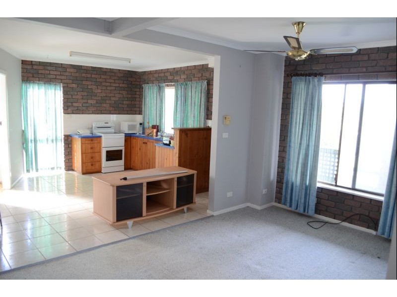 2 Dalley Street, Palmers Island NSW 2463