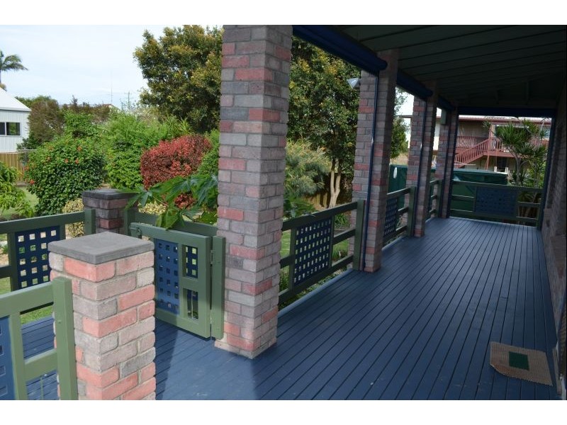 2 Dalley Street, Palmers Island NSW 2463