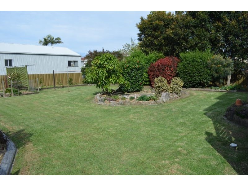 2 Dalley Street, Palmers Island NSW 2463