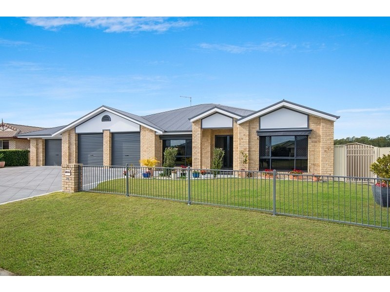 8 Bayview Drive, Yamba NSW 2464